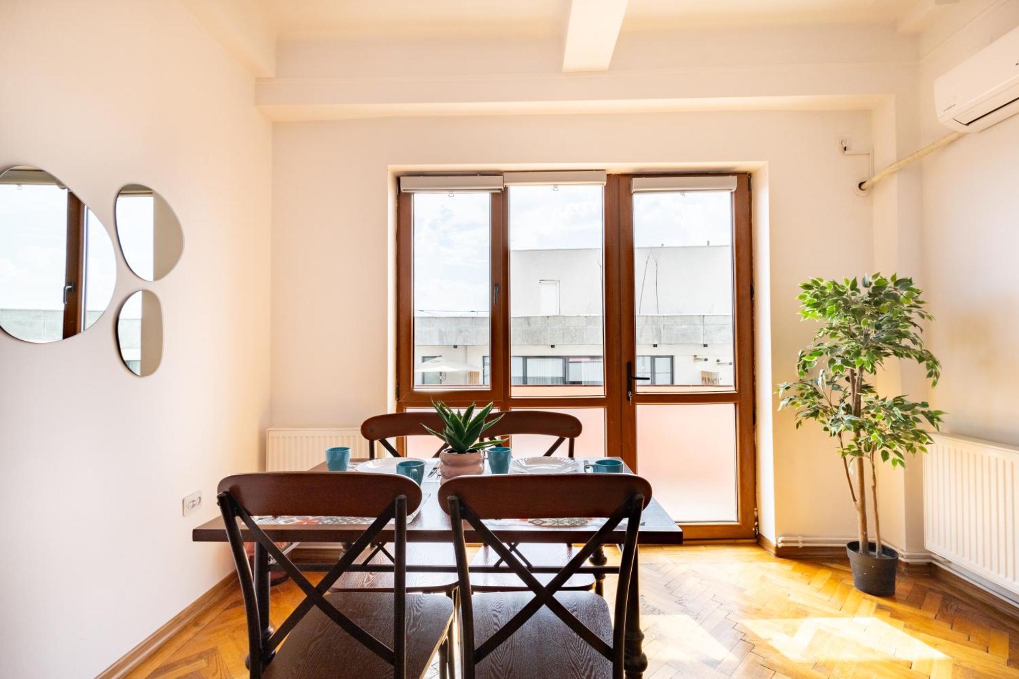 Downtown Victoria Apartments By Citybookings บูคาเรสต์ ภายนอก รูปภาพ