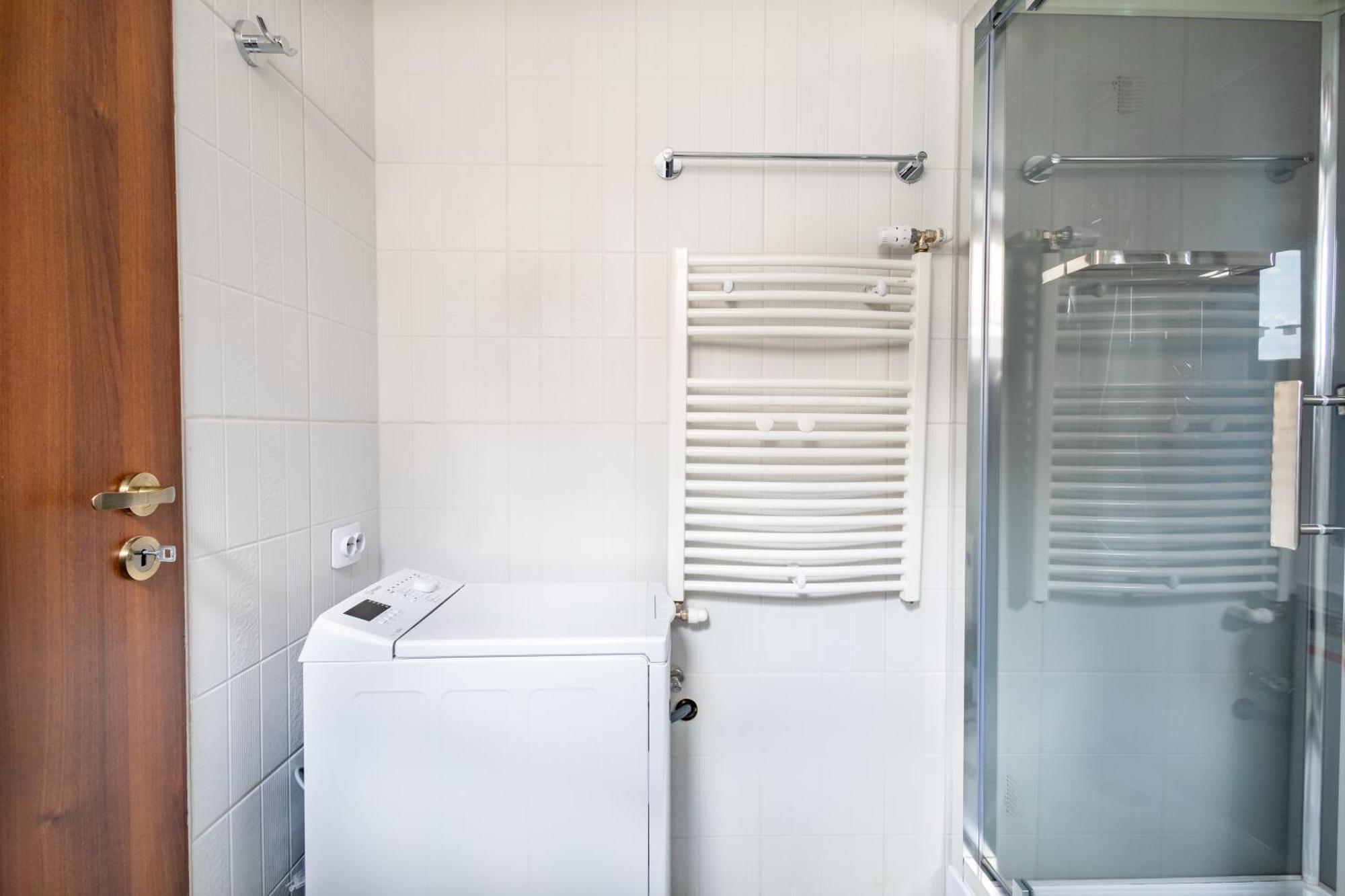 Downtown Victoria Apartments By Citybookings บูคาเรสต์ ภายนอก รูปภาพ