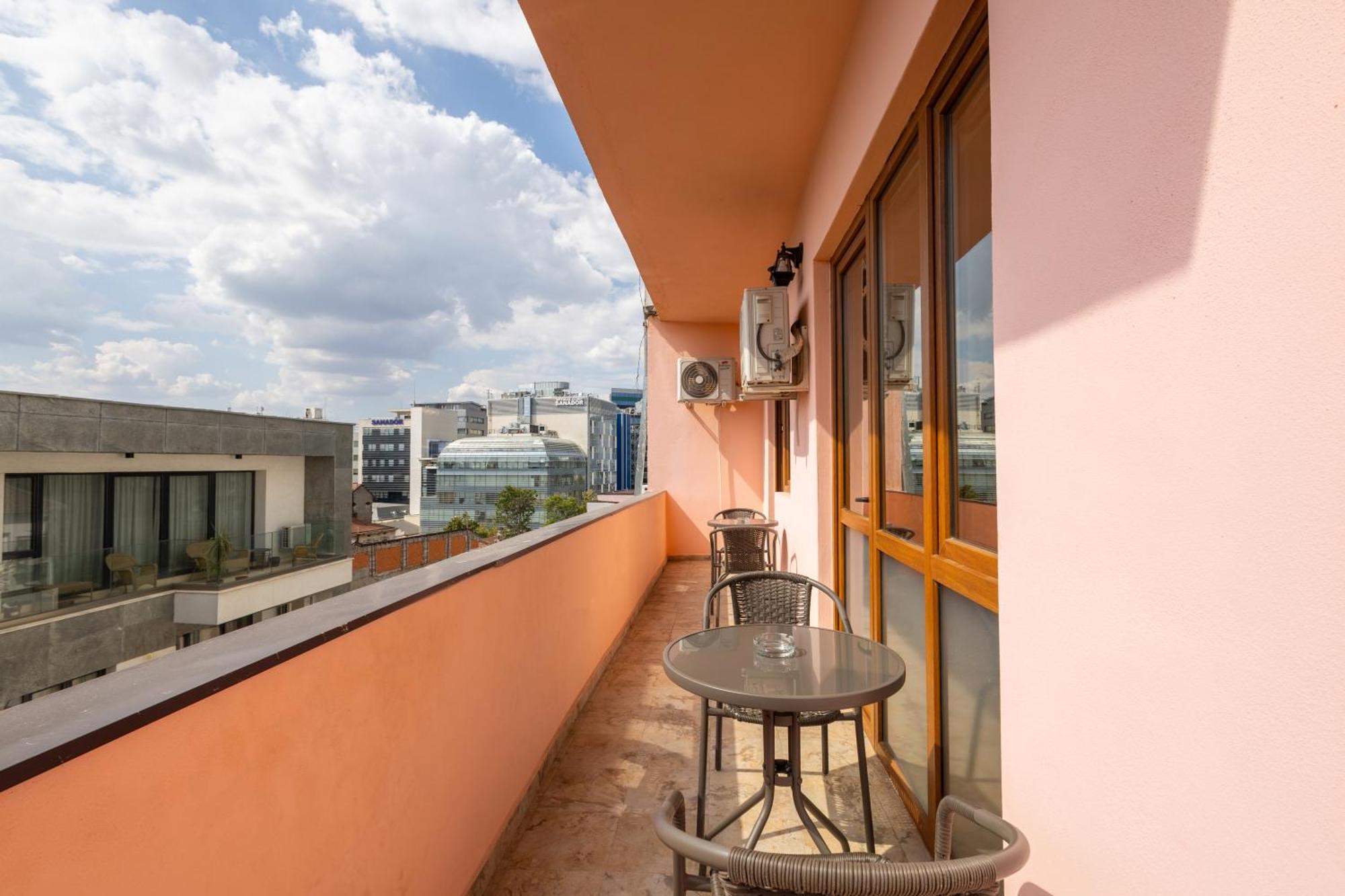 Downtown Victoria Apartments By Citybookings บูคาเรสต์ ภายนอก รูปภาพ