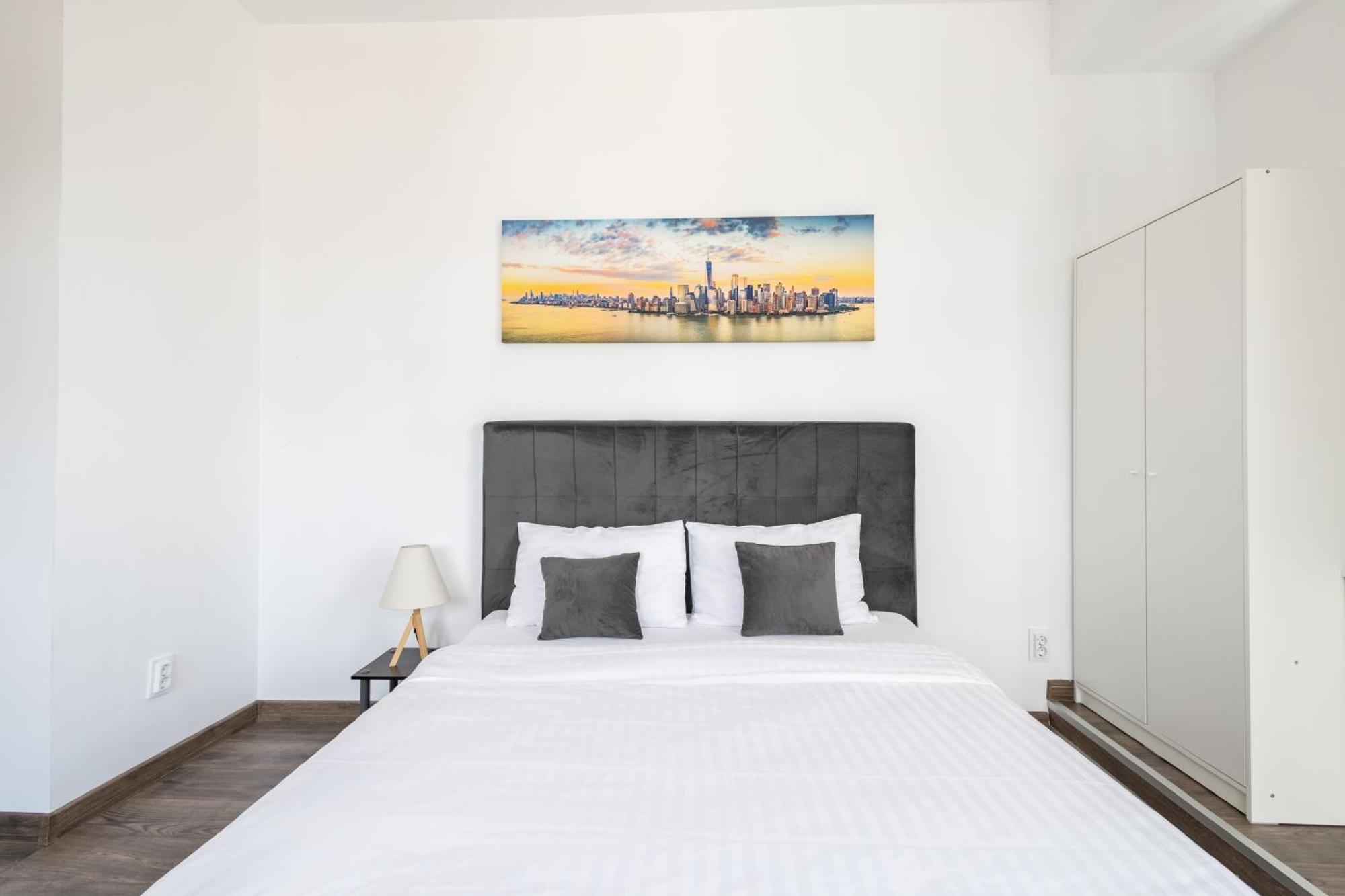 Downtown Victoria Apartments By Citybookings บูคาเรสต์ ภายนอก รูปภาพ