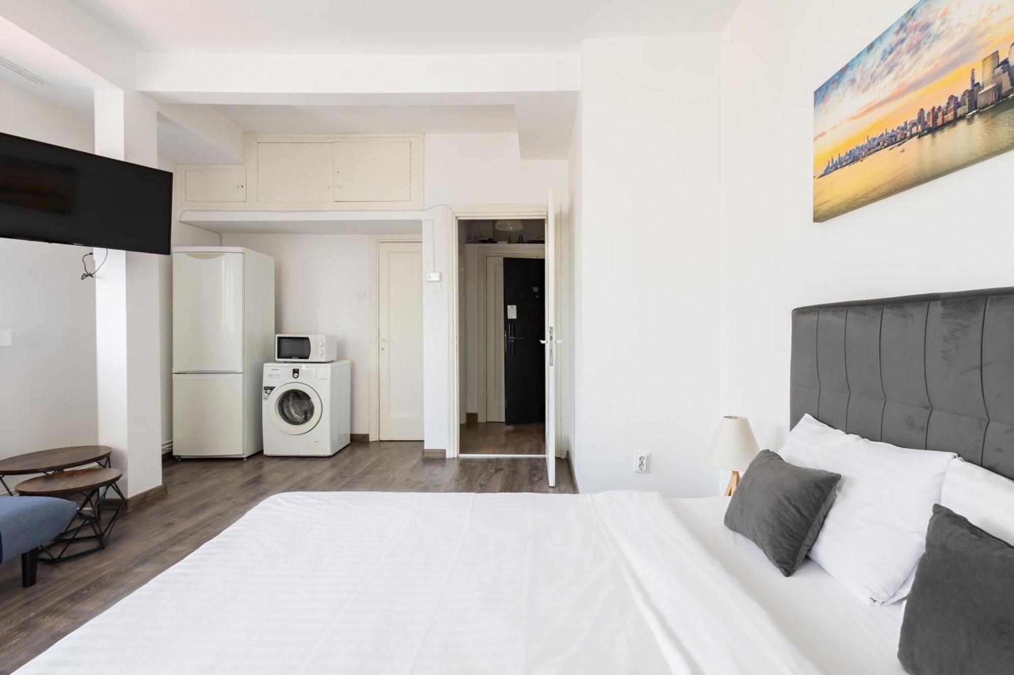 Downtown Victoria Apartments By Citybookings บูคาเรสต์ ภายนอก รูปภาพ